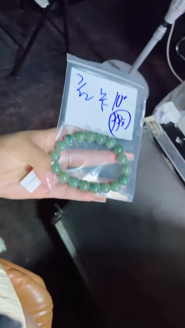 定制翡翠未镶嵌小*咪珠串