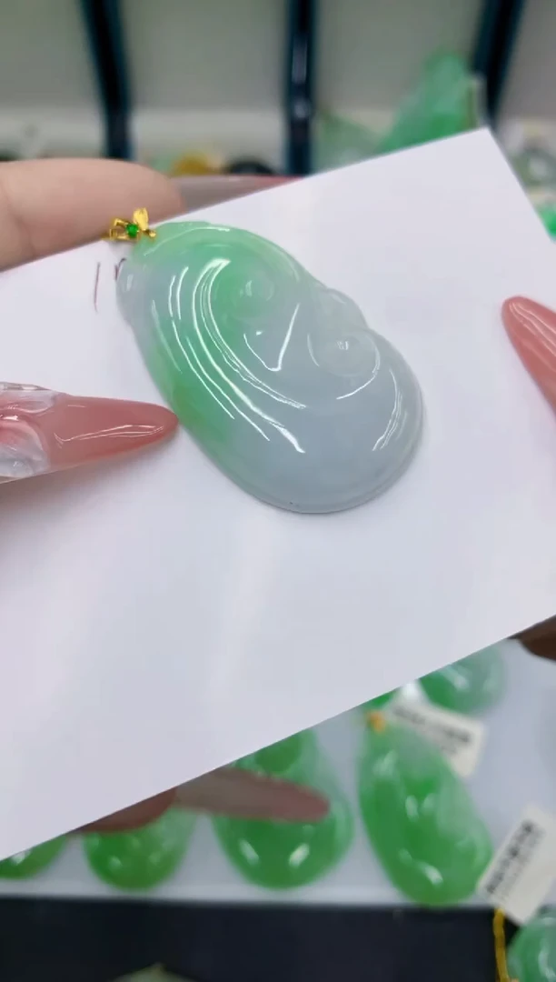 翡翠18K金镶嵌颈饰11111111111111