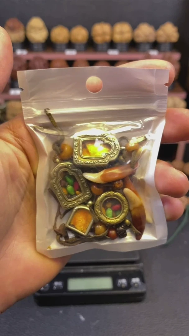 文玩核桃把件嘎乌盒