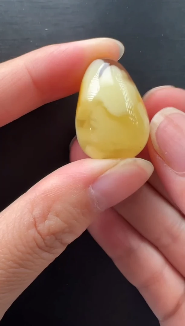 未镶嵌颈饰琥珀吊坠