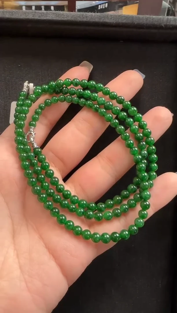 颈饰18K金镶嵌翡翠106玉珠一条
