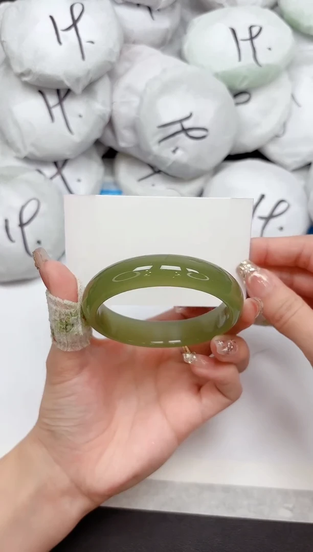 未镶嵌手镯石英质玉139-56.4