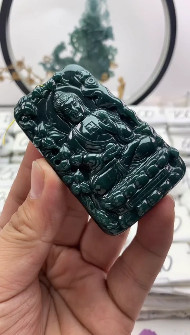 翡翠未镶嵌颈饰阿弥陀佛