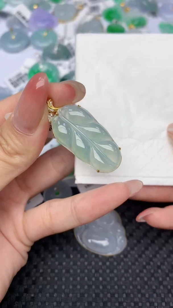 翡翠18K金镶嵌颈饰 天然翡翠a货