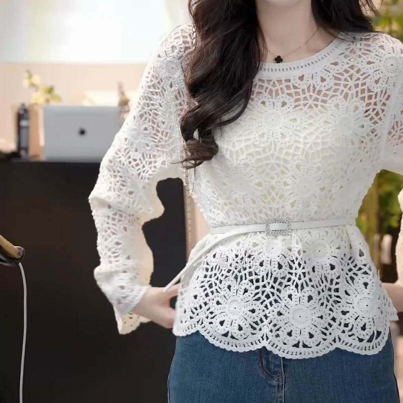 【甜栗奶油】2025春季新款提花设计感镂空蕾丝衫LK2501496