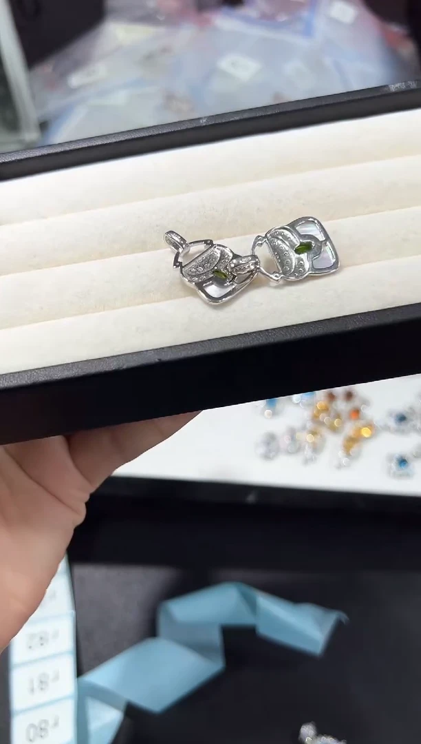 银S925镶嵌透辉石吊坠80r多样性发其一【1个】