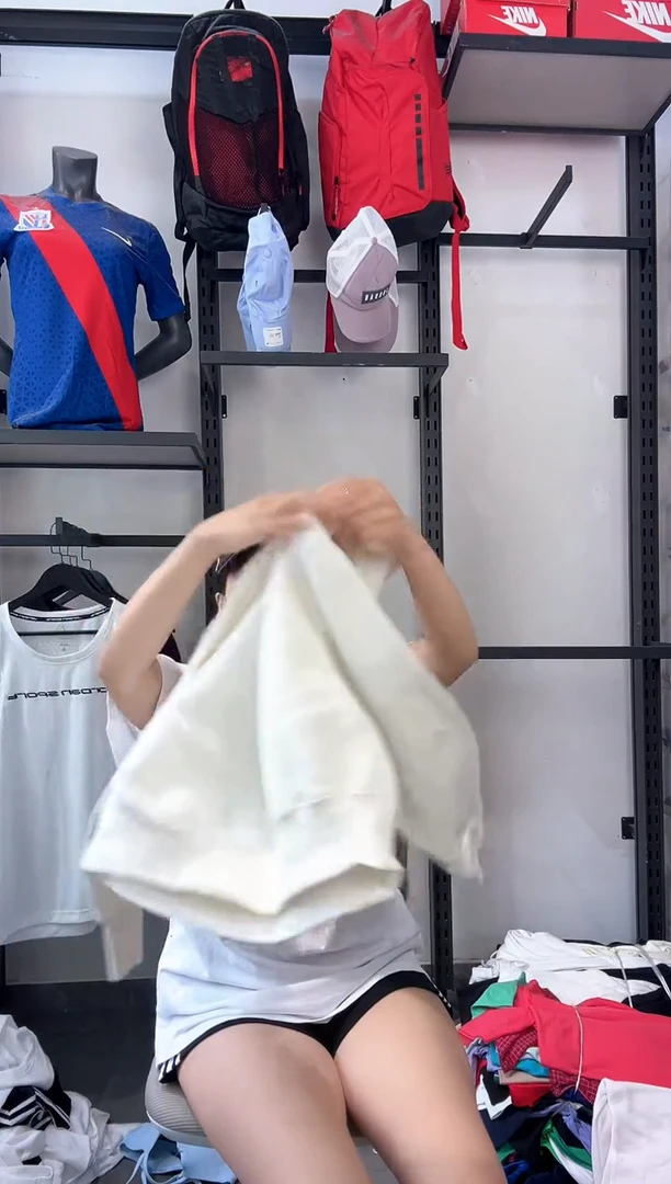 669·编码  耐克卫衣瑕疵修复以直播间过款为准 尺码·S