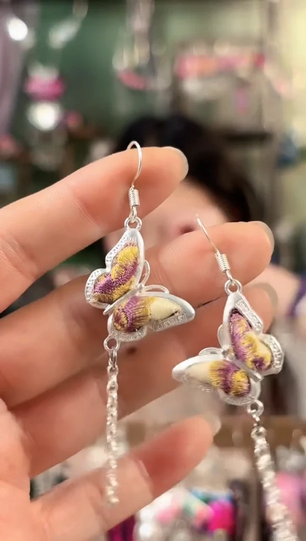 彩云南阁非遗老绣饰品691*