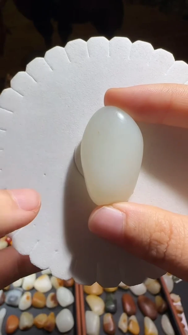 和田玉未镶嵌吊坠(不含链)21.5克