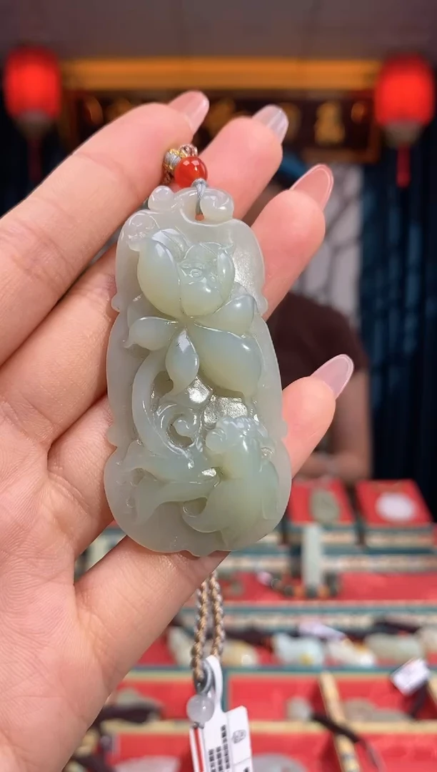 和田玉未镶嵌挂件花花牌