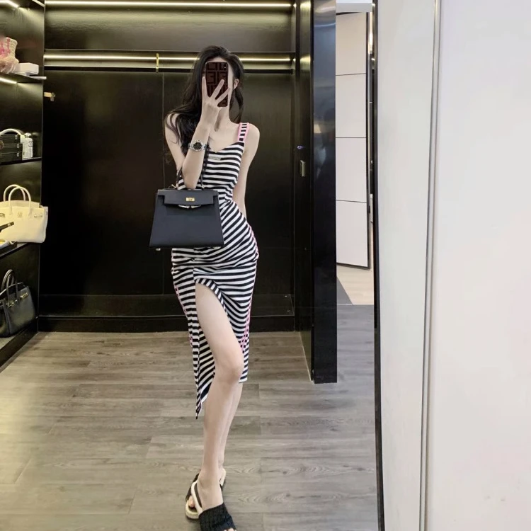 【现货】度假吊带连衣裙夏季2025新款女法式气质收腰显瘦条纹包臀裙
