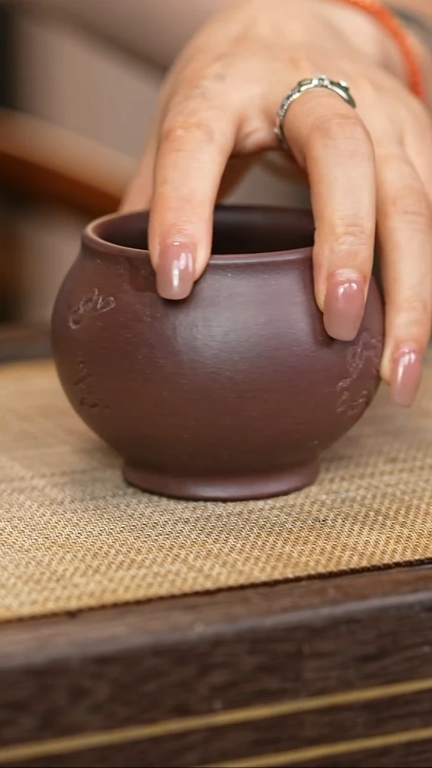 茶壶紫砂底槽清  坛子 刻绘款