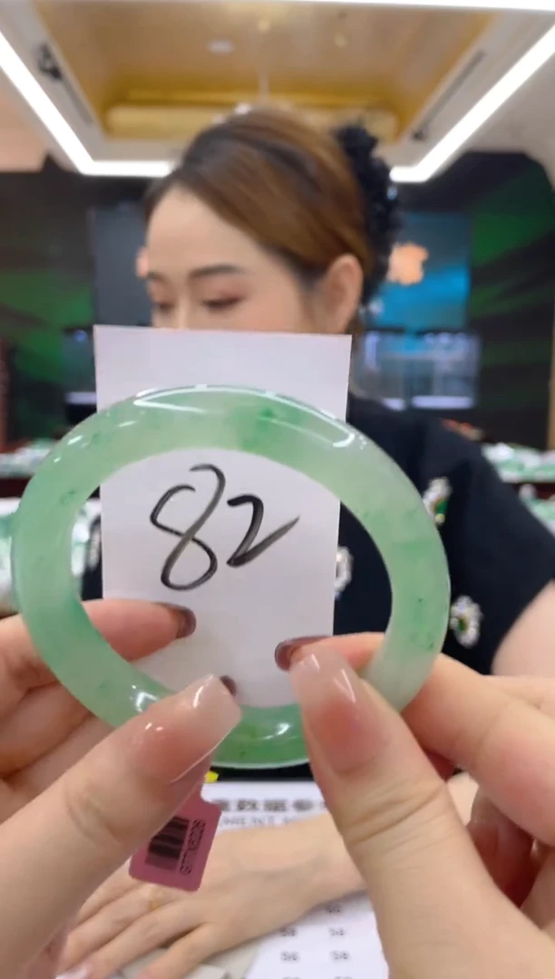 石英质玉（非洲翠）手镯未镶嵌天然冰飘花