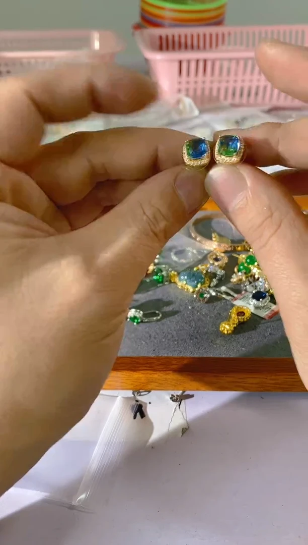 【闪购商品】水晶颈饰银S925镶嵌979红宝，蓝宝，多样性发一件赠链