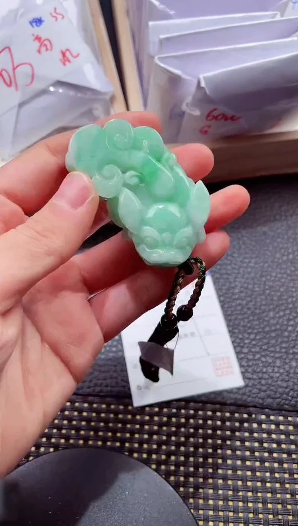 18K金镶嵌挂件翡翠88888