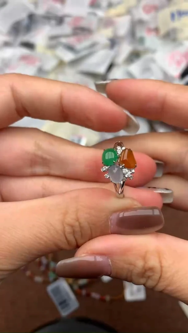 18K金镶嵌挂件翡翠—14圈
