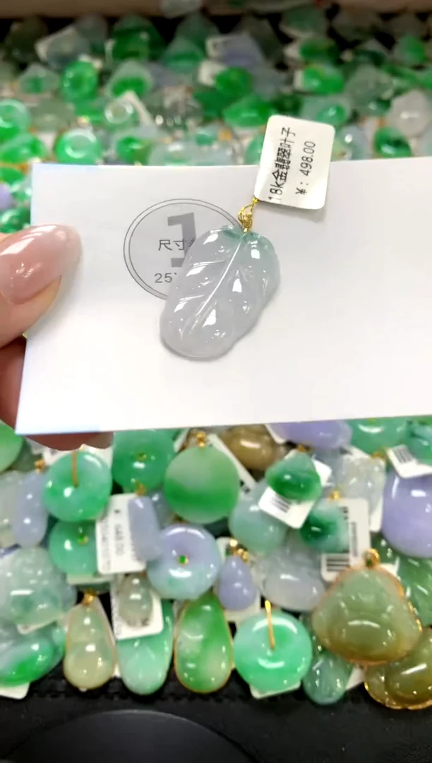 翡翠18K金镶嵌颈饰1111111111111111