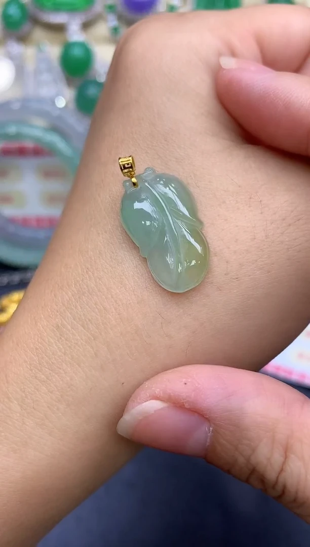 颈饰18K金镶嵌翡翠22-中国好珍宝