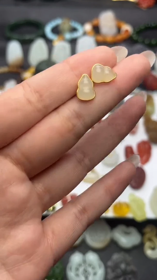 未镶嵌和田玉耳饰葫芦耳钉