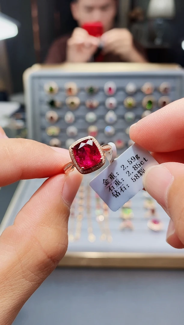 碧玺戒指18K金镶嵌2.85.