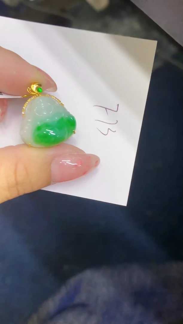 翡翠18K金镶嵌颈饰缅甸天然翡翠A货