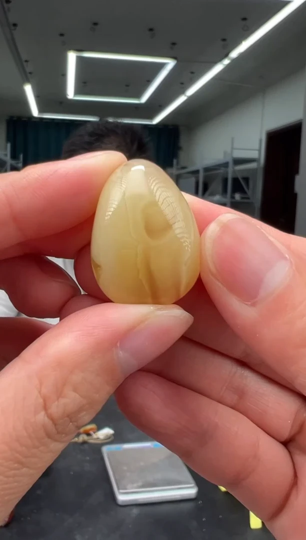 未镶嵌颈饰蜜蜡吊坠