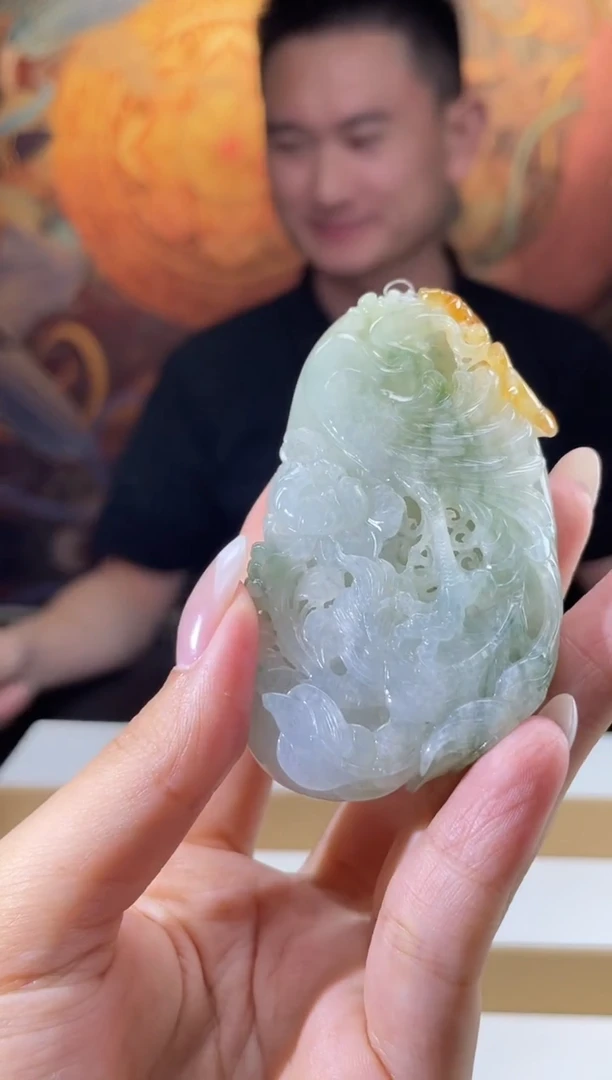 翡翠未镶嵌颈饰多样性发其一