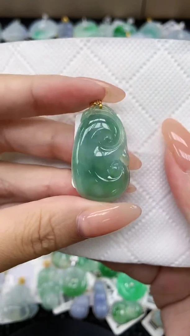 颈饰18K金镶嵌翡翠11111111111