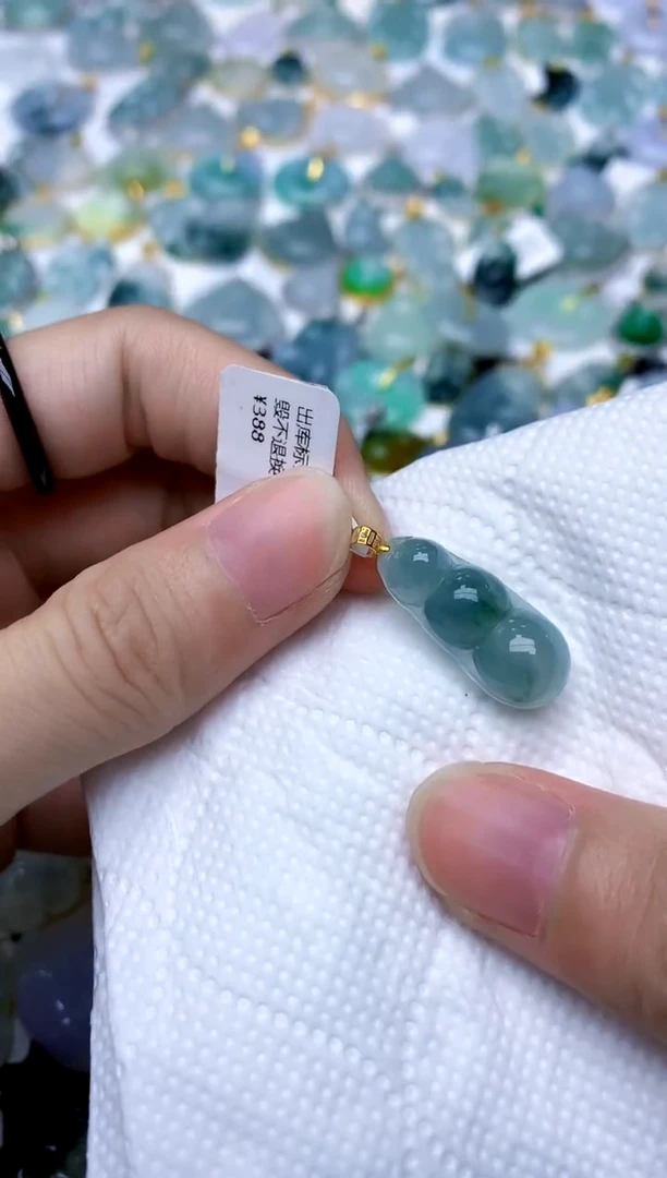 颈饰18K金镶嵌翡翠天然A货翡翠