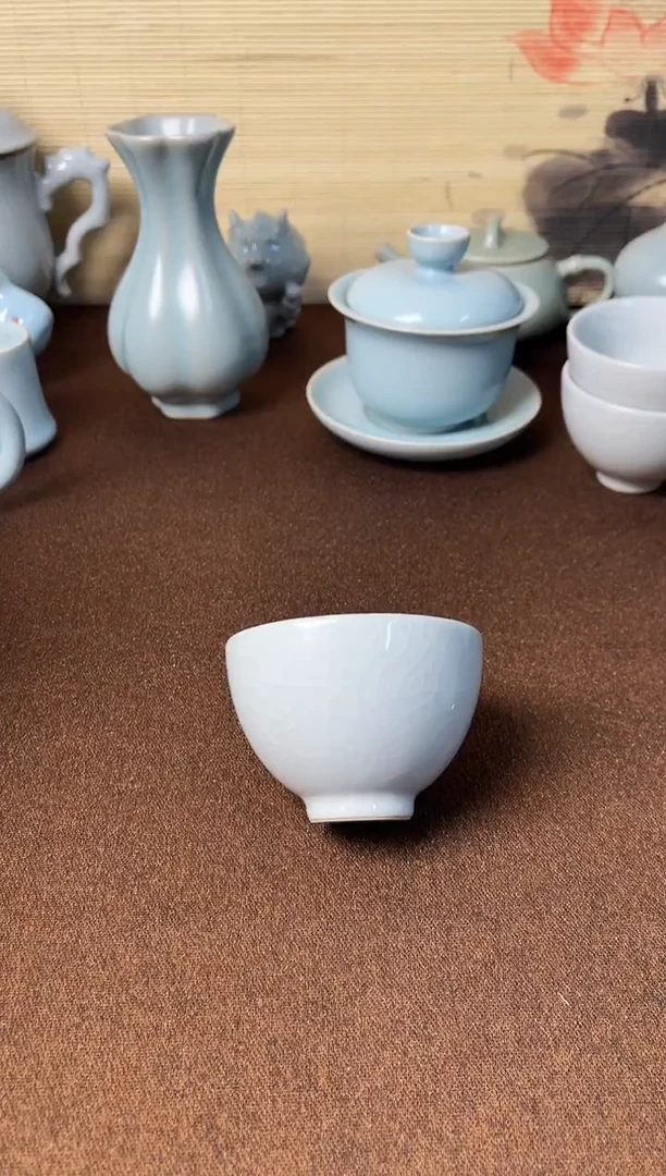 新粉体验福利-云雾月白釉鸡心杯