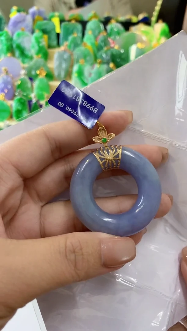 翡翠18K金镶嵌吊坠(不含链)缅甸翡翠挂件