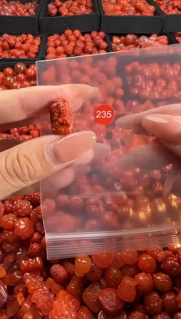 南红玛瑙未镶嵌颈饰1
