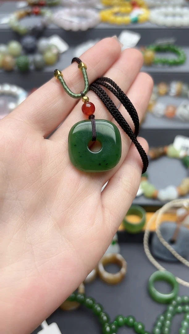 颈饰未镶嵌和田玉天然和田玉碧玉方扣吊坠