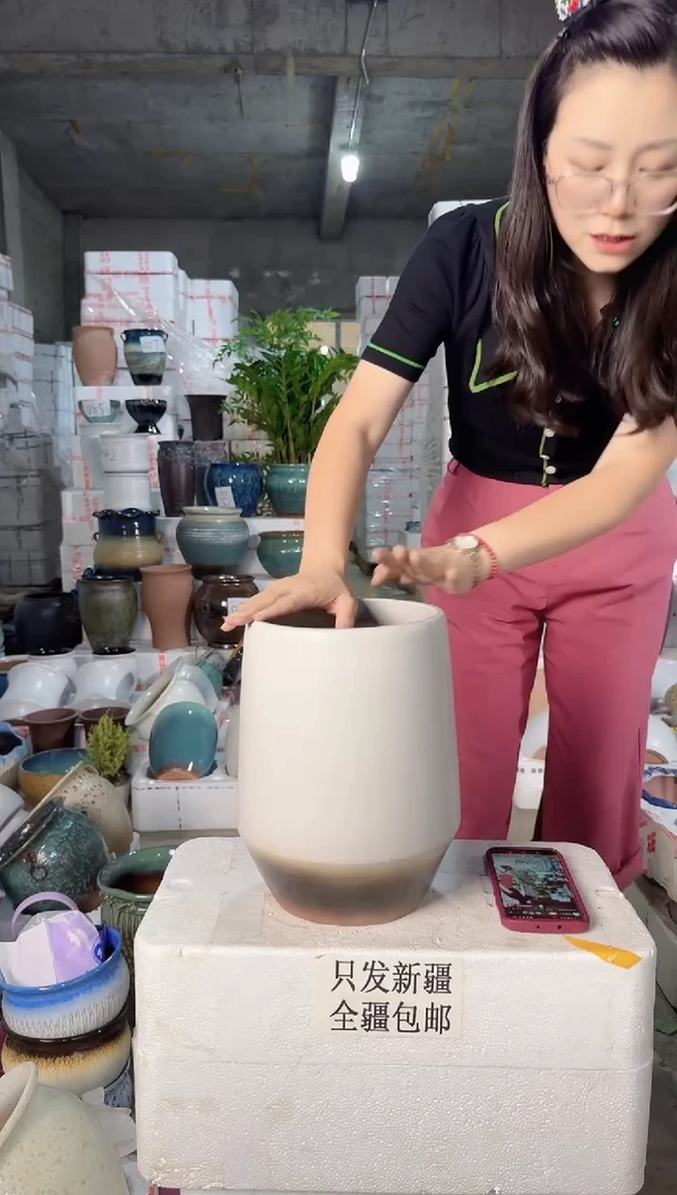 白色咖底大陶盆一个装  口18高26