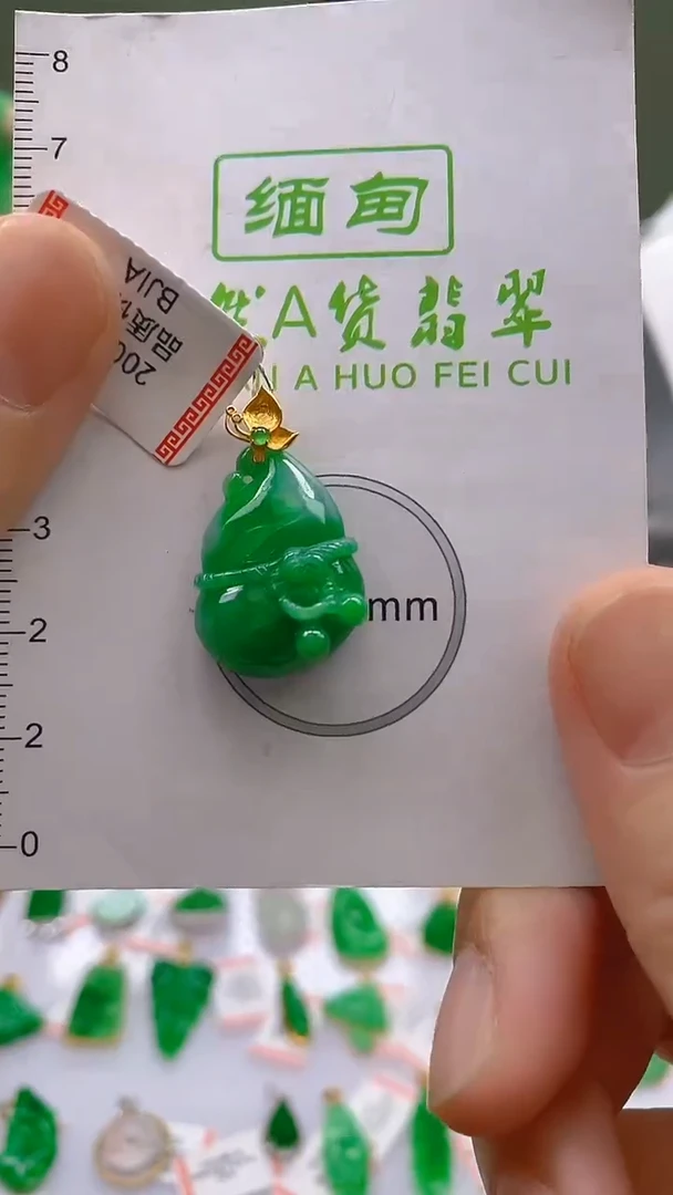 翡翠18K金镶嵌颈饰天然翡翠A货，支持复检