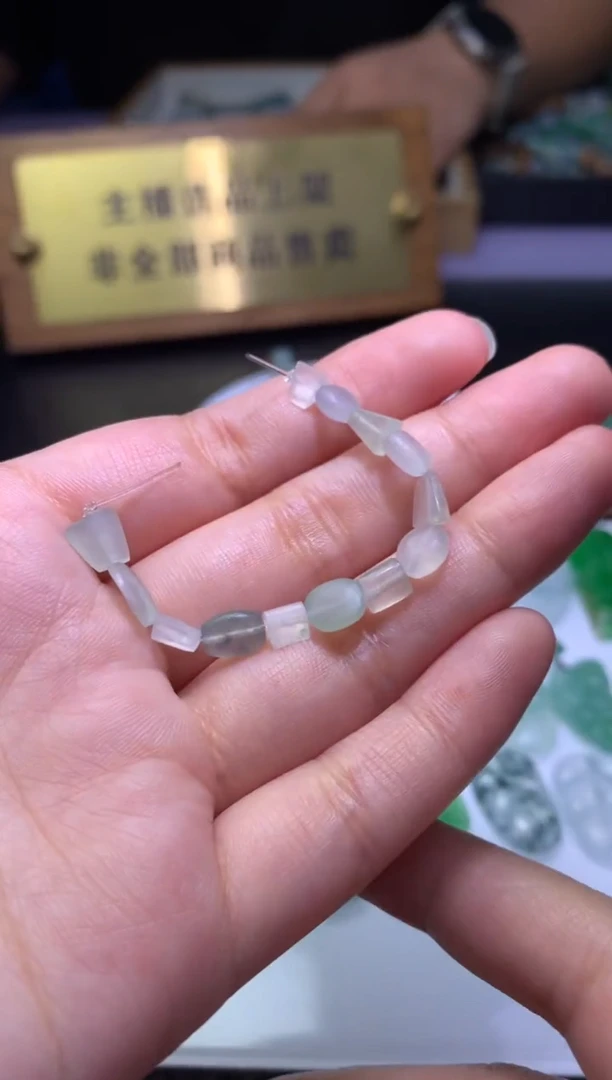 未镶嵌定制翡翠毛货