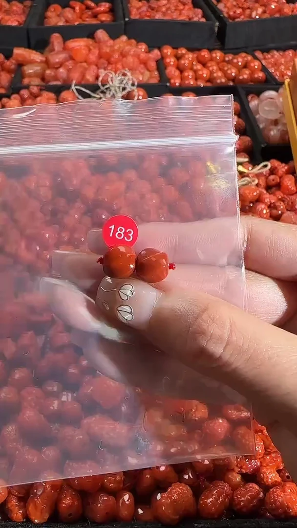 颈饰未镶嵌南红玛瑙1