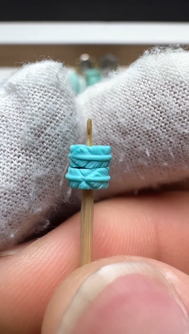 【闪购商品】绿松石羽毛扣一对未镶嵌直径5.3厚2.5