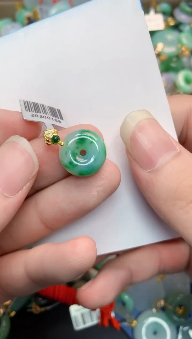 翡翠未镶嵌颈饰        1