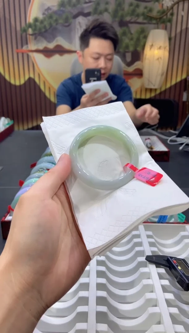 翡翠手镯未镶嵌多人02591