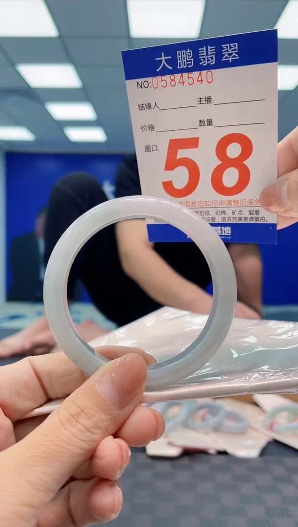 翡翠手镯未镶嵌AAAAAAAA