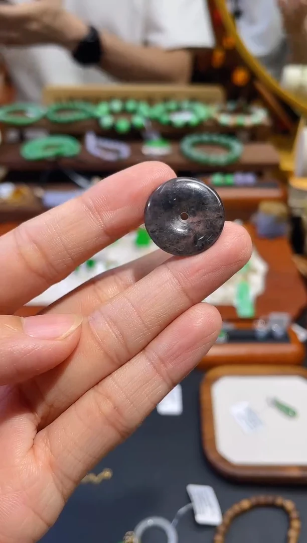 颈饰未镶嵌翡翠平安扣