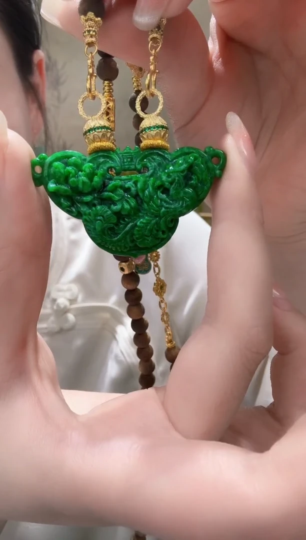 翡翠未镶嵌颈饰吊坠