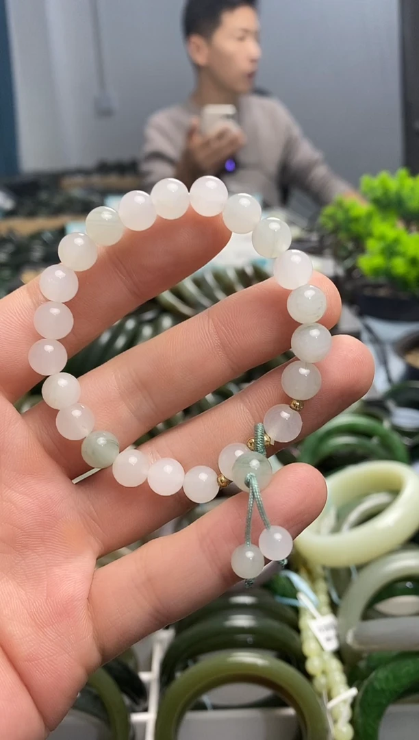 未镶嵌手镯透闪石质玉8mm