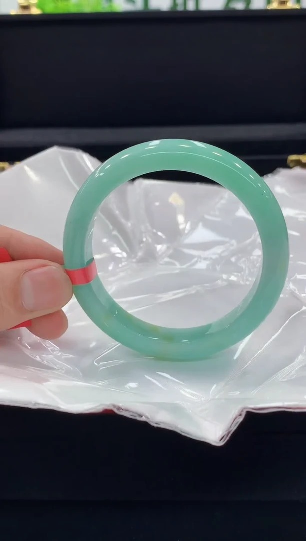 翡翠手镯未镶嵌手镯