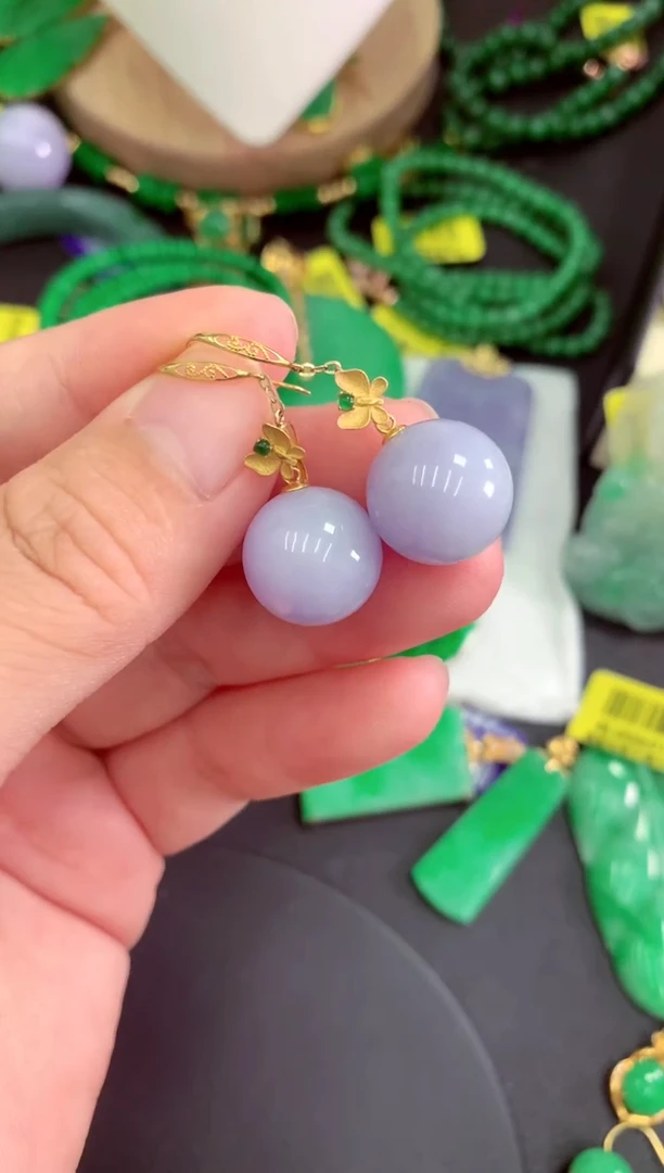 颈饰18K金镶嵌翡翠挂件