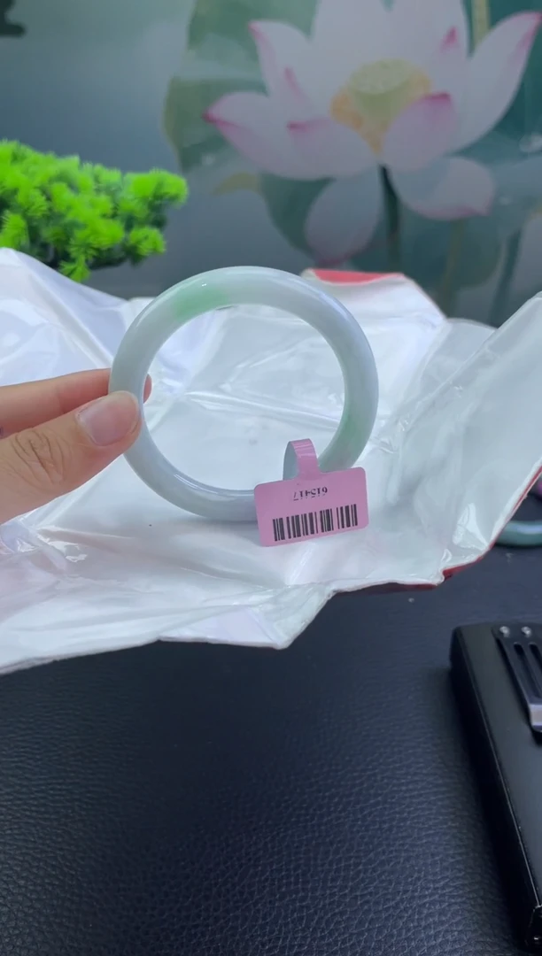 翡翠手镯未镶嵌13