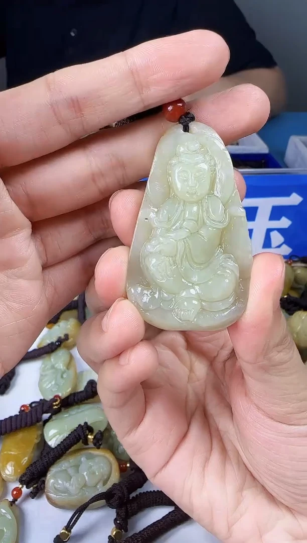 和田玉未镶嵌颈饰1