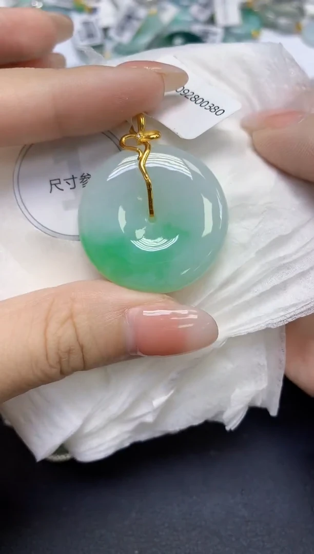 颈饰18K金镶嵌翡翠天然缅甸翡翠A货多样性发一件