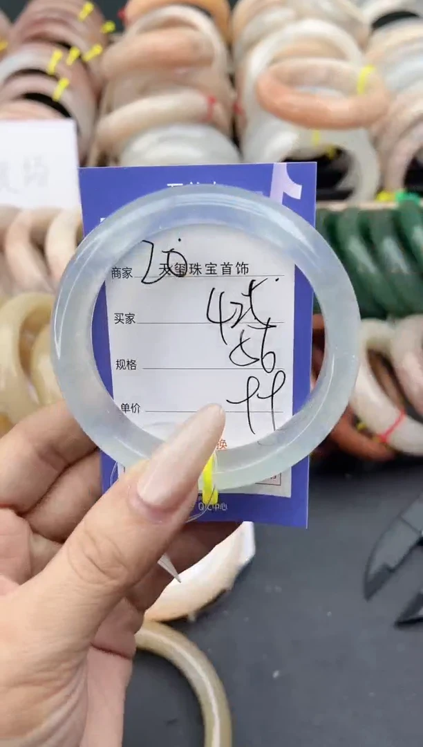 未镶嵌手镯石英质玉425